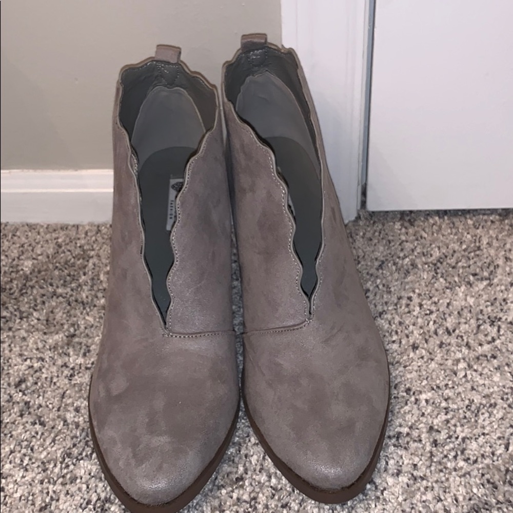 Brand new gray heeled boot